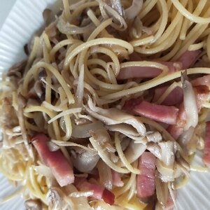 バター醤油風で！豚バラと玉ねぎのお手軽パスタ♪